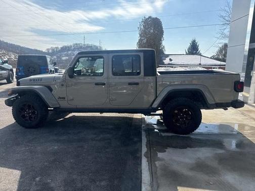 2022 Jeep Gladiator Sport
