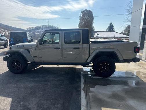 2022 Jeep Gladiator Sport
