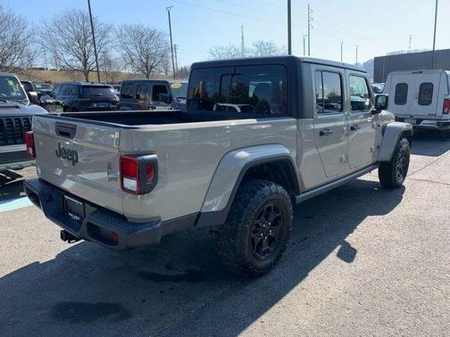 Limited Edition Gobi Clearcoat 2022 Jeep Gladiator Sport