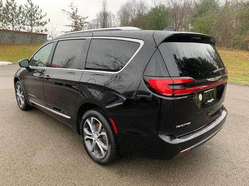 Diamond Black 2026 Chrysler Pacifica Pinnacle