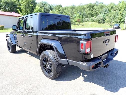 2021 Jeep Gladiator Sport S 4x4