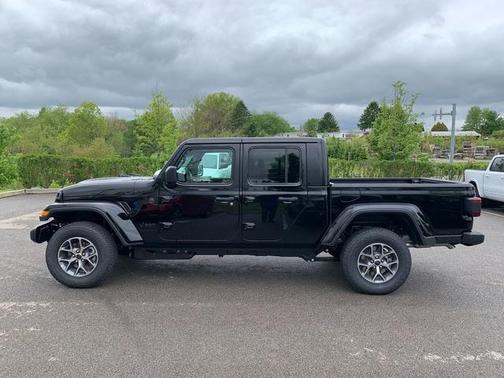 Black Clearcoat 2026 Jeep Gladiator Sport