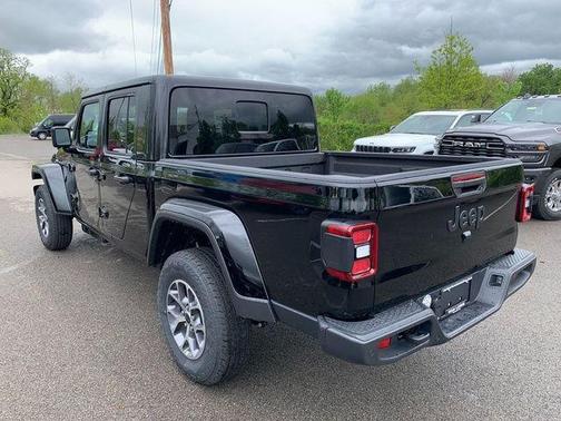 Black Clearcoat 2026 Jeep Gladiator Sport