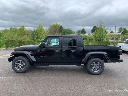 Black Clearcoat 2026 Jeep Gladiator Sport
