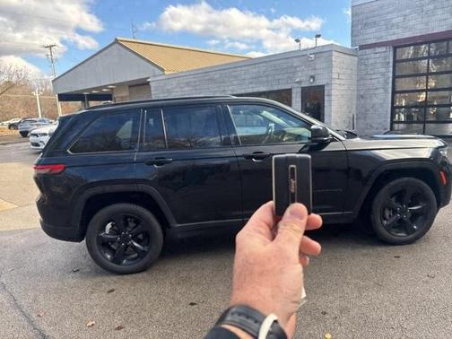 2023 Jeep Grand Cherokee Altitude