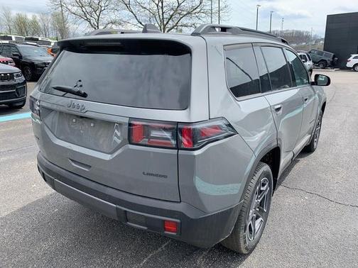 Sting Gray Clearcoat 2026 Jeep Cherokee LAREDO/LIMITED