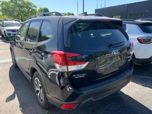 Crystal Black Silica 2021 Subaru Forester Premium