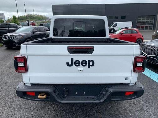 Bright White Clearcoat 2026 Jeep Gladiator 85th Anniversary Edition
