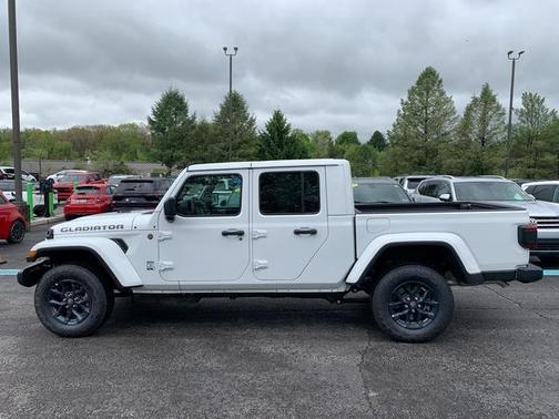 Bright White Clearcoat 2026 Jeep Gladiator 85th Anniversary Edition