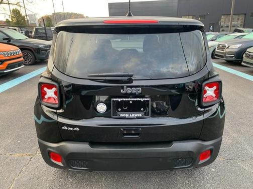 Black Clearcoat 2023 Jeep Renegade Latitude