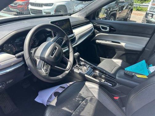 Bright White Clearcoat 2023 Jeep Compass Limited
