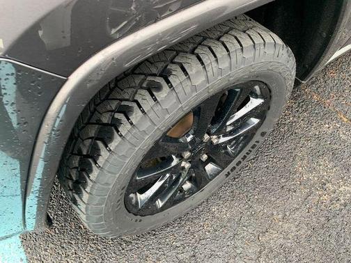 Granite Crystal Clearcoat Metallic 2021 Jeep Grand Cherokee Laredo X