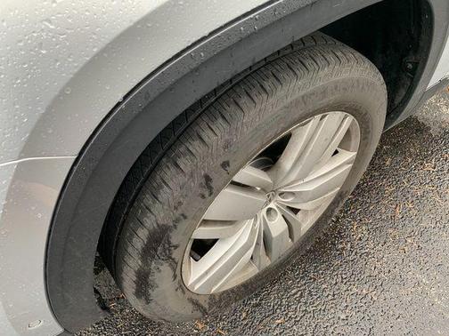 Reflex Silver Metallic 2019 Volkswagen Atlas 3.6L SEL Premium