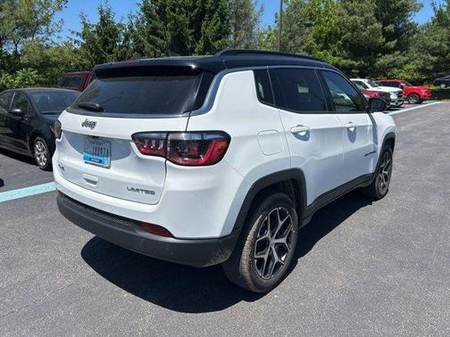 Bright White Clearcoat 2024 Jeep Compass Limited
