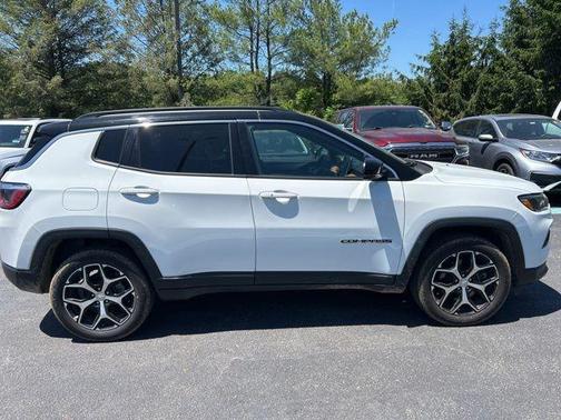 Bright White Clearcoat 2024 Jeep Compass Limited