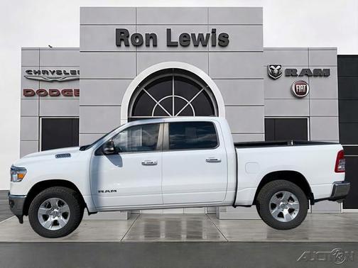 Bright White Clearcoat 2019 RAM 1500 Big Horn