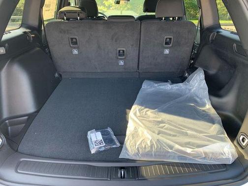 Bright White Clearcoat 2027 Jeep Grand Cherokee Laredo