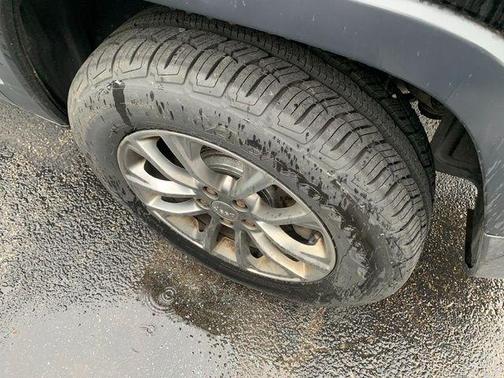 Diamond Black 2019 Jeep Cherokee Latitude Plus