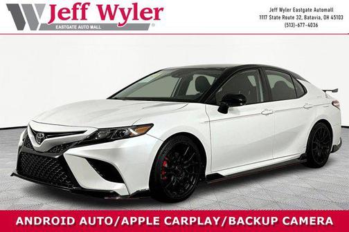 Wind Chill Pearl/Midnight Black Metallic 2020 Toyota Camry XSE