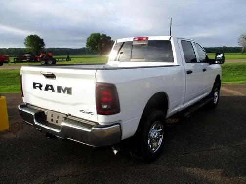 2025 RAM 2500 Tradesman Crew Cab 4x4 6'4' Box