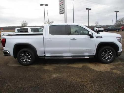 Glacier White Tricoat 2026 GMC Sierra 1500 SLT