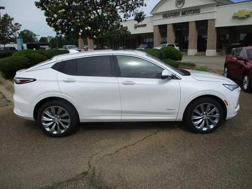 White Frost Tricoat 2026 Buick Envista Avenir FWD