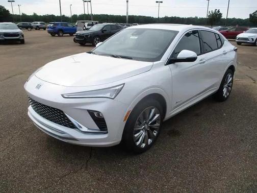 White Frost Tricoat 2026 Buick Envista Avenir FWD