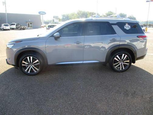 2024 Nissan Pathfinder Platinum FWD