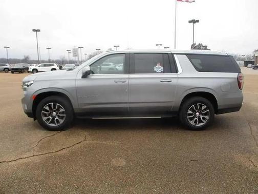 2023 Chevrolet Suburban LT