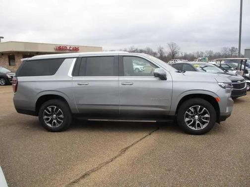 2023 Chevrolet Suburban LT