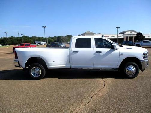 2025 RAM 3500 Tradesman Crew Cab 4x4 8' Box