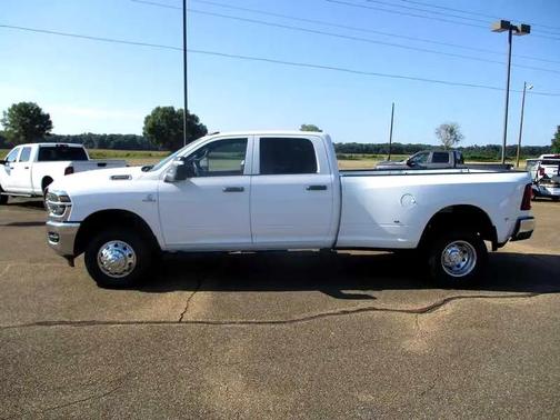 2025 RAM 3500 Tradesman Crew Cab 4x4 8' Box