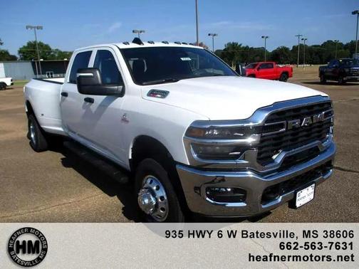 2025 RAM 3500 Tradesman Crew Cab 4x4 8' Box