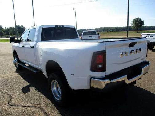 2025 RAM 3500 Tradesman Crew Cab 4x4 8' Box
