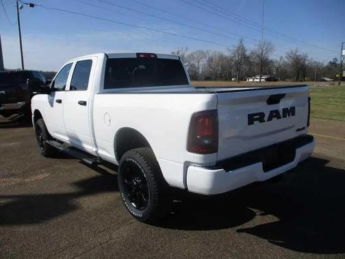 Bright White Clearcoat 2026 RAM 2500 Tradesman Crew Cab 4x4 6'4' Box