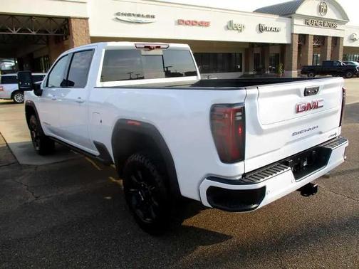2025 GMC Sierra 2500 AT4