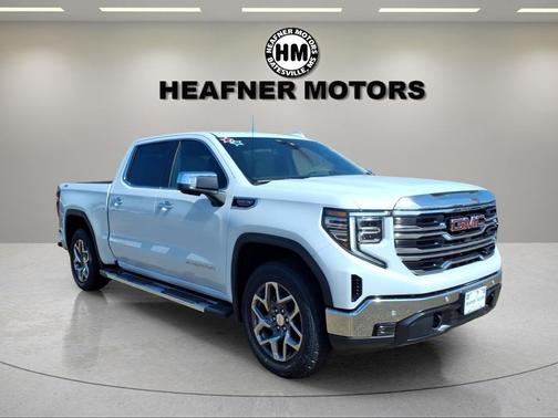 Glacier White Tricoat 2026 GMC Sierra 1500 SLT
