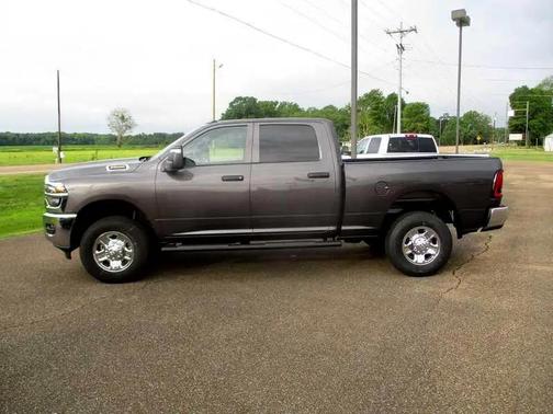 2025 RAM 2500 Tradesman Crew Cab 4x4 6'4' Box