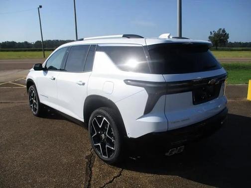 Polar White Tricoat 2026 Chevrolet Traverse High Country