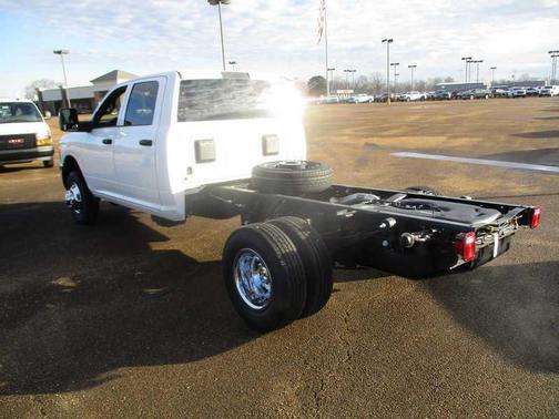 2026 RAM 3500 Crew Cab 4WD DRW