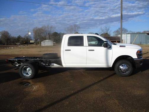 2026 RAM 3500 Crew Cab 4WD DRW