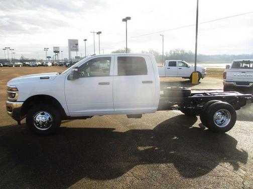 2026 RAM 3500 Crew Cab 4WD DRW
