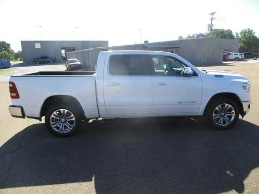 Ivory White Tri-Coat Pearlcoat 2019 RAM 1500 Longhorn