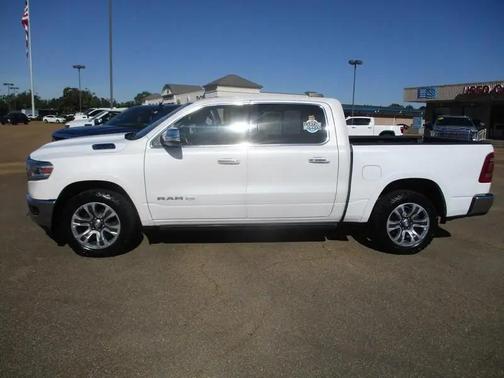 Ivory White Tri-Coat Pearlcoat 2019 RAM 1500 Longhorn