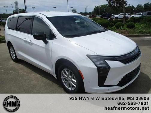 Bright White Clearcoat 2027 Chrysler Pacifica L