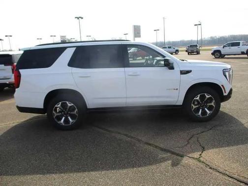 Summit White 2026 GMC Yukon 4WD AT4 Ultimate