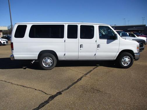 2013 Ford E350 Super Duty XLT
