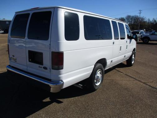 2013 Ford E350 Super Duty XLT