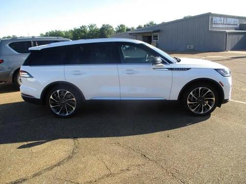 Pristine White Metallic Tri-Coat 2025 Lincoln Aviator Reserve