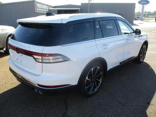 Pristine White Metallic Tri-Coat 2025 Lincoln Aviator Reserve